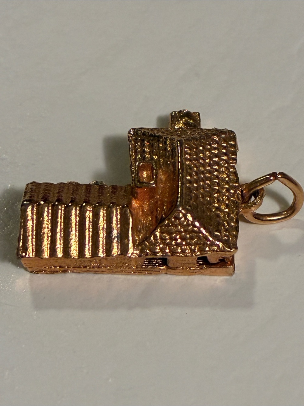 Gold house don’t have much detail about it put a picture I found in internet - Picture 4 of 6